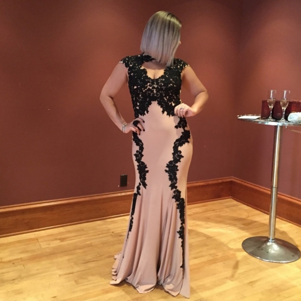 Nude & Black keyhole front gown. Stretchy material size 4 Betsy & Adam